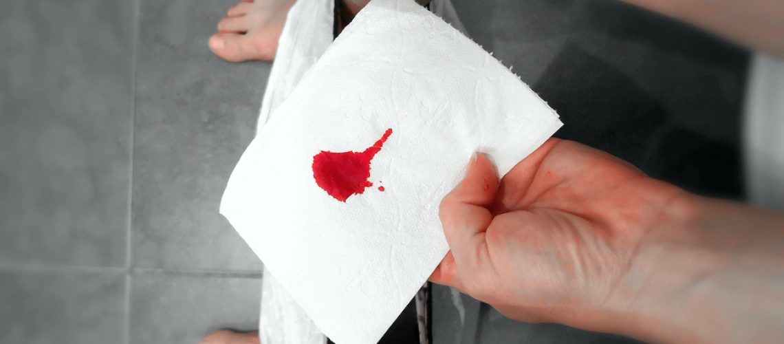 sangue nas fezes